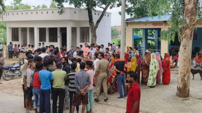 Skeleton found in Ballia Clothes and Aadhar card of the missing youth were lying nearby
