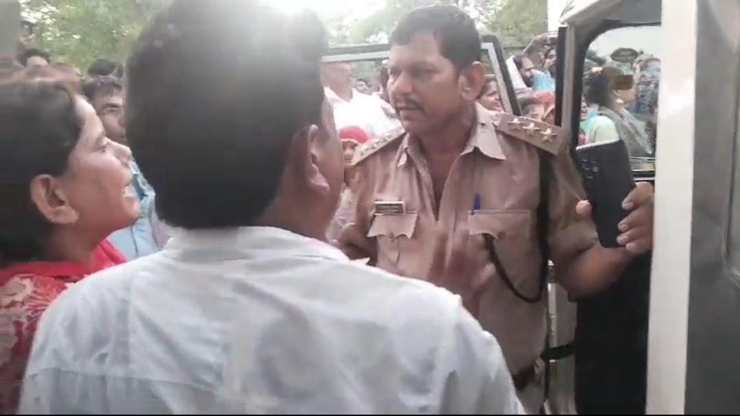 The Excise Department picked up the egg vendor in the name of interrogation