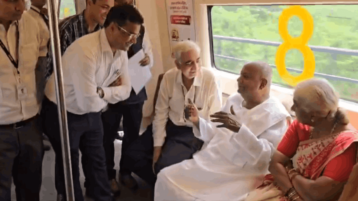 Former Prime Minister HD Deve Gowda travelled in Delhi metro