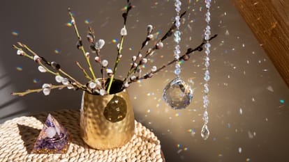 Feng Shui Benefits of keeping a crystal ball at home in hindi