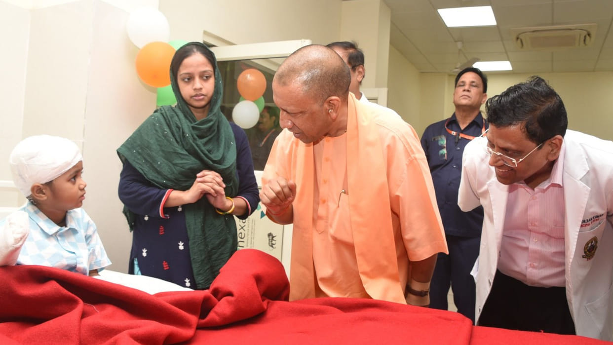 CM Yogi gave chocolate to a 13 year old girl and enquired about her well being
