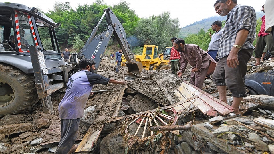 Cloudburst and flood alert in Jammu and Kashmir for three days landslides may occur during rain