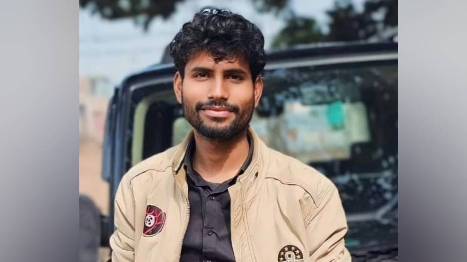 body of youth found hanging who missing for 19 days in Mainpuri