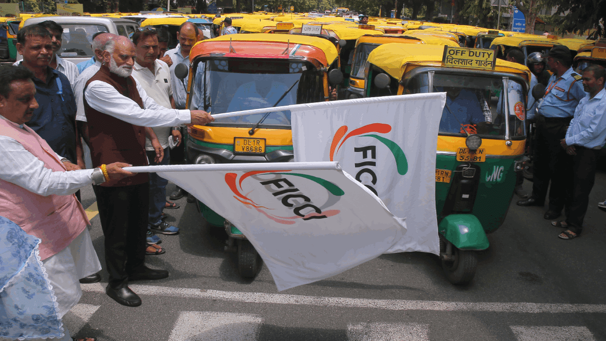 BJP organized an auto rally to spread awareness against smuggling In Delhi