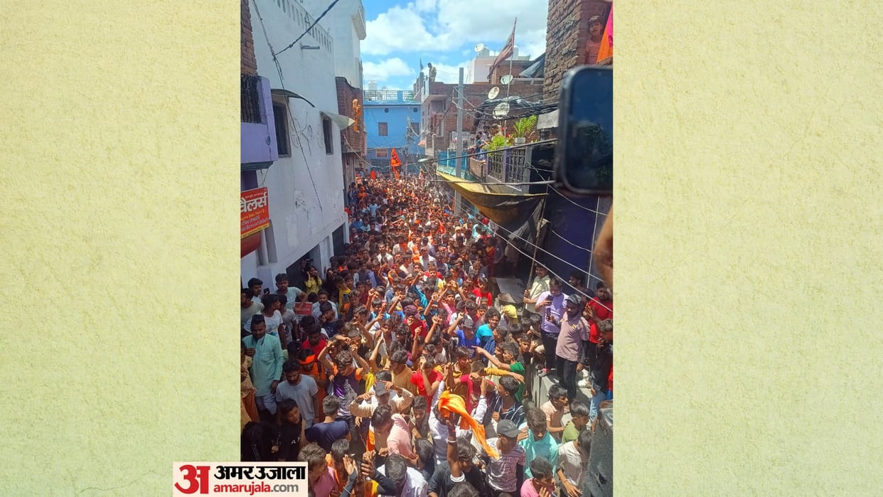 Kanwariyas group came out amid tight security in Bareilly religious place was covered with tarpaulin
