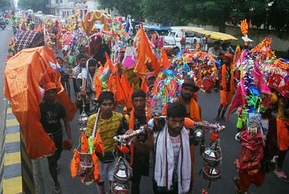 Now only Kanwariyas will travel both lanes of Lucknow-Delhi highway, bikes and cars has been stopped