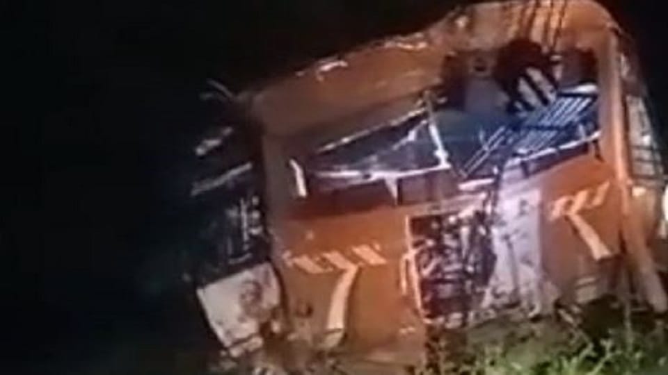 Roadways bus collides with truck and falls into ditch passengers badly trapped Life saved by rescue