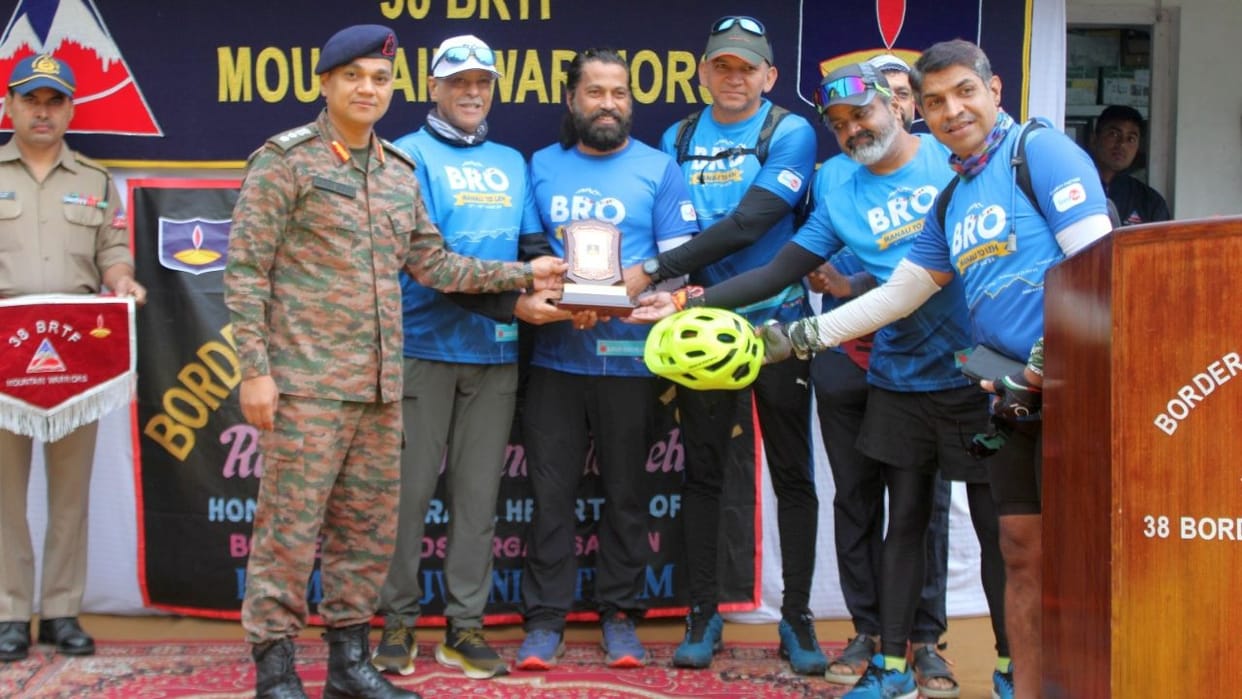65 year old Kumar Ajwani will run to Leh to boost the morale of BRO soldiers