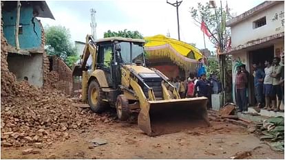 MP News 8 Children Killed Several Injured in Wall Collapse During Shiva Lingam Construction in Sagar