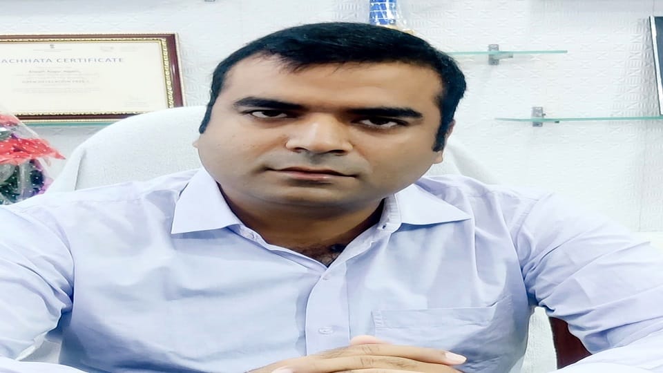 Aligarh Municipal Commissioner Amit Aseri transferred
