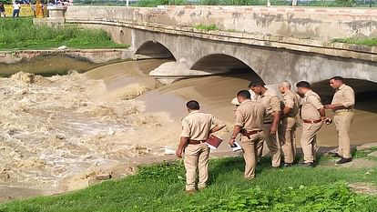 young man who brought Kanwar from Soron drowned in the canal his feet slipped while washing his hands