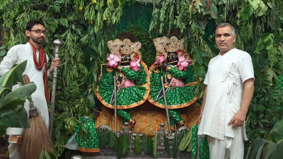 Radha Rani does not swing in Nandgaon Baba temple in Mathura