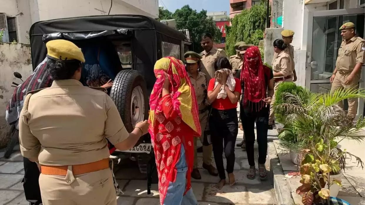 Police raid in hotelSeven young men and women found in objectionable condition racket