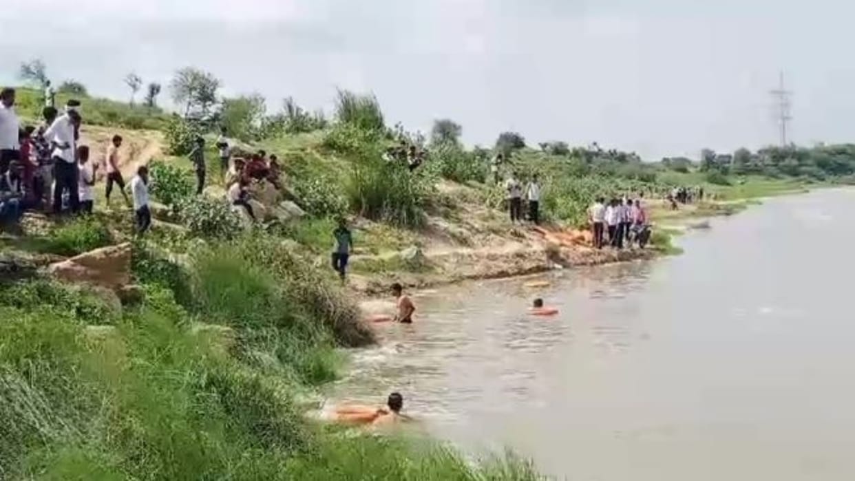 Sawai Madhopur: 2 boys who had come for picnic drowned in the river, one was rescued, searching for another
