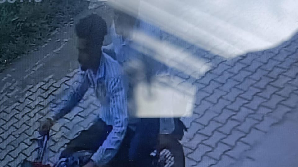 Two accused robbed ear-tops chain and locketat from women at gunpoint in Zirakpur