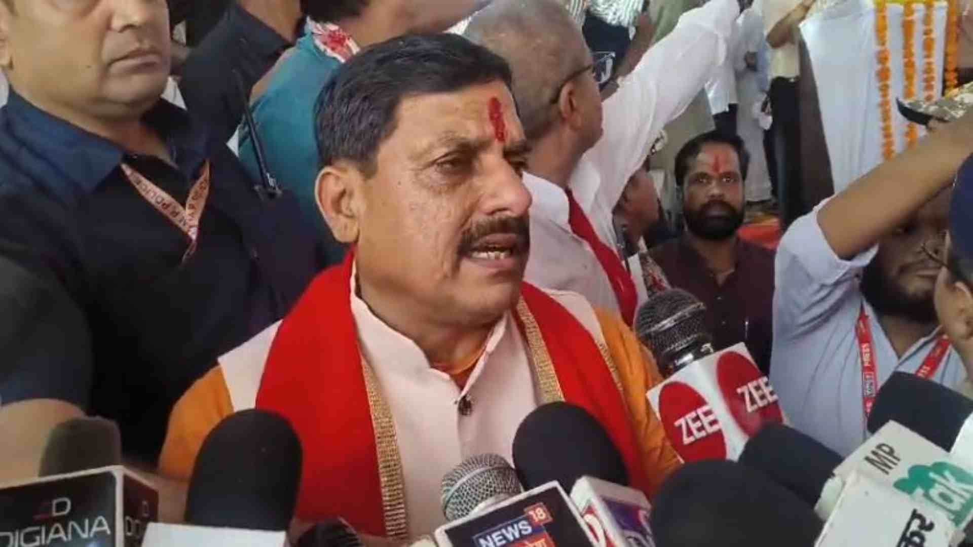 शाजापुर में पत्रकारों से चर्चा करते मुख्यमंत्री डॉक्टर मोहन यादव।।