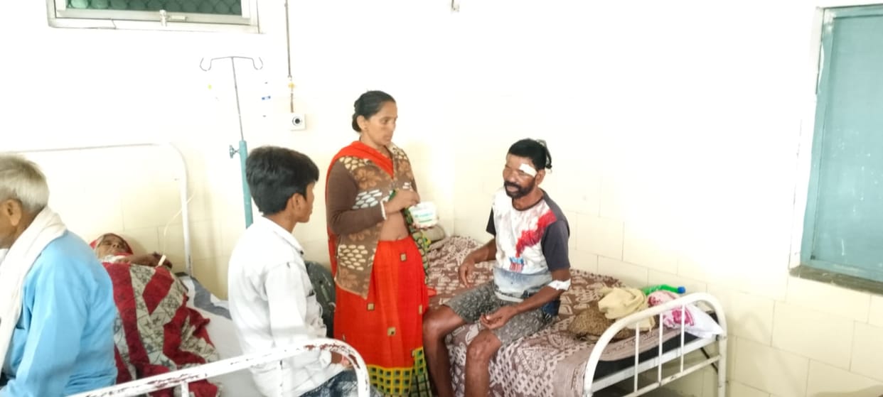 In Umaria fearless miscreants broke into the house beat owner and stole jewelery