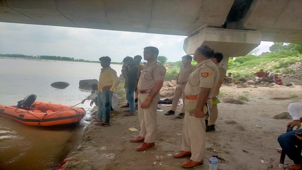 Kairana: Three devotees of Rajasthan, including two brothers, drowned in Yamuna, divers engaged in search