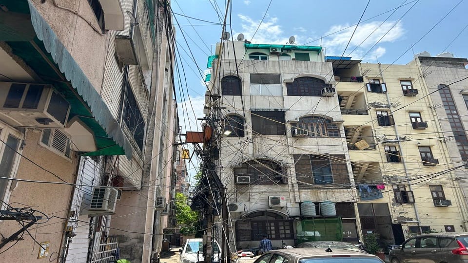 Porta cabins become PG in Delhi, lives of promising people in danger