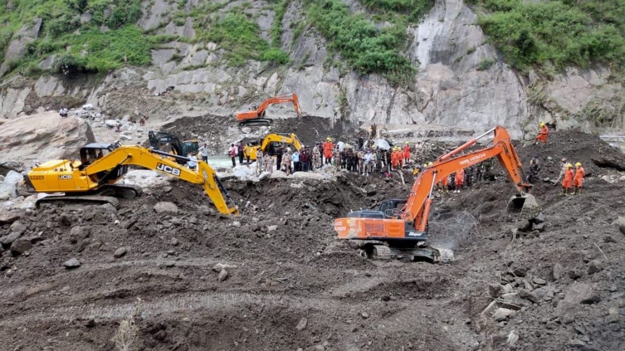 10 LNT machines and 300 soldiers are searching for life in Samej town rescue opration fifth day