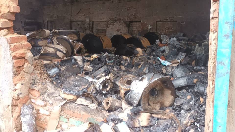 fire broke out in dona-pattal warehouse in Agra Three fire engines brought it under control after about hour