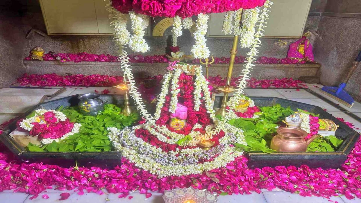 Ajmer News: On Monday of Sawan, a huge crowd of devotees gathered at the Arji Wale Mahadev Temple