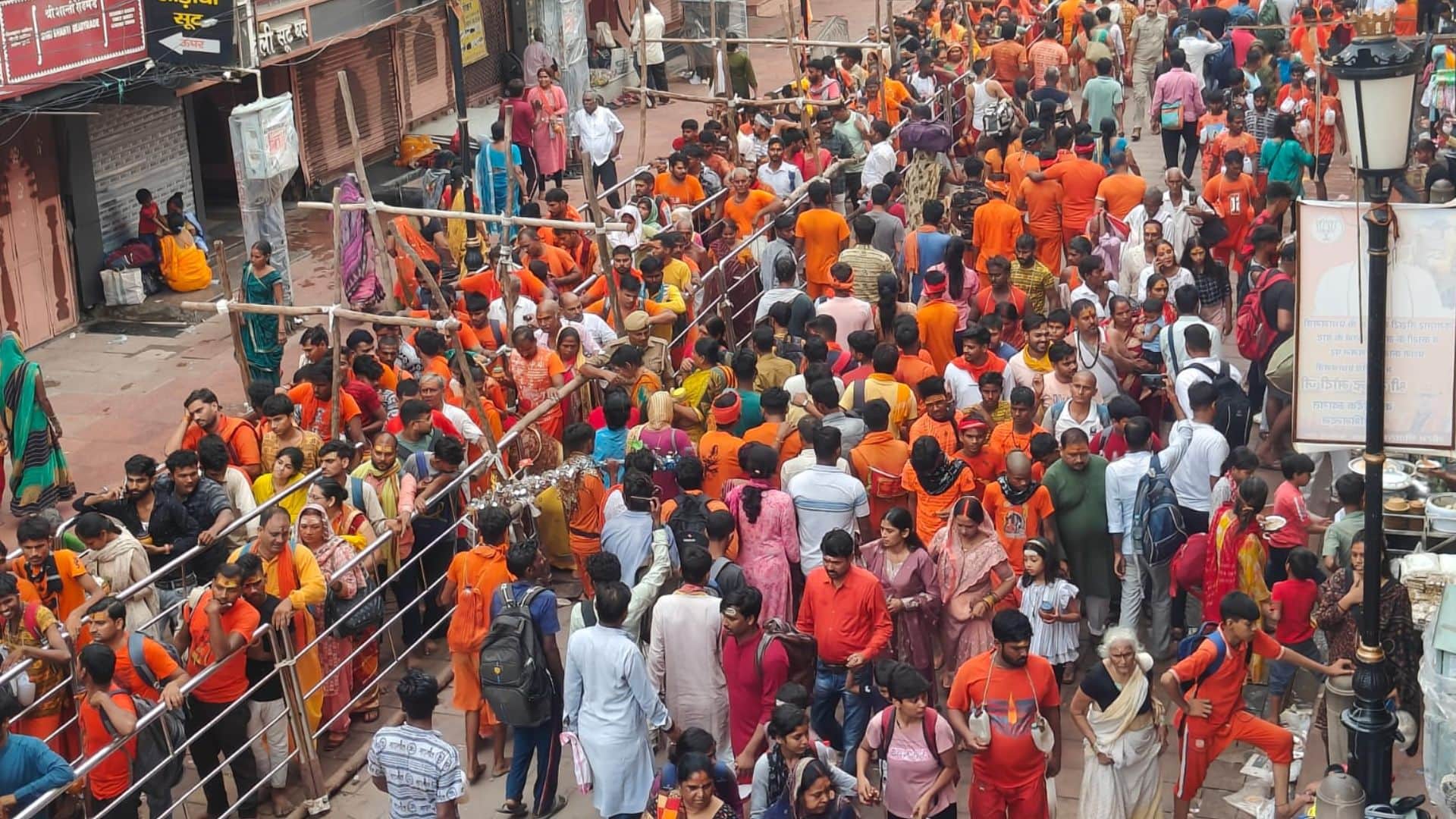 Sawan 2024 third Mondaycrowd of devotees gathered at Baba Vishwanath Dham