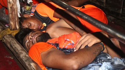 Sawan Third Somvar Devotees darshan of Kashi Vishwanath in Ardhanarishwar form