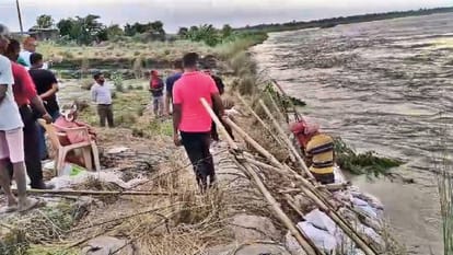 Bihar Flood News: Due to low water level in Gandak river in Gopalganj, erosion is happening rapidly