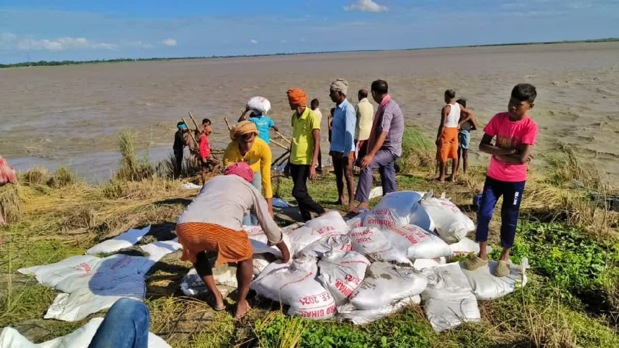 Bihar Flood News: Due to low water level in Gandak river in Gopalganj, erosion is happening rapidly