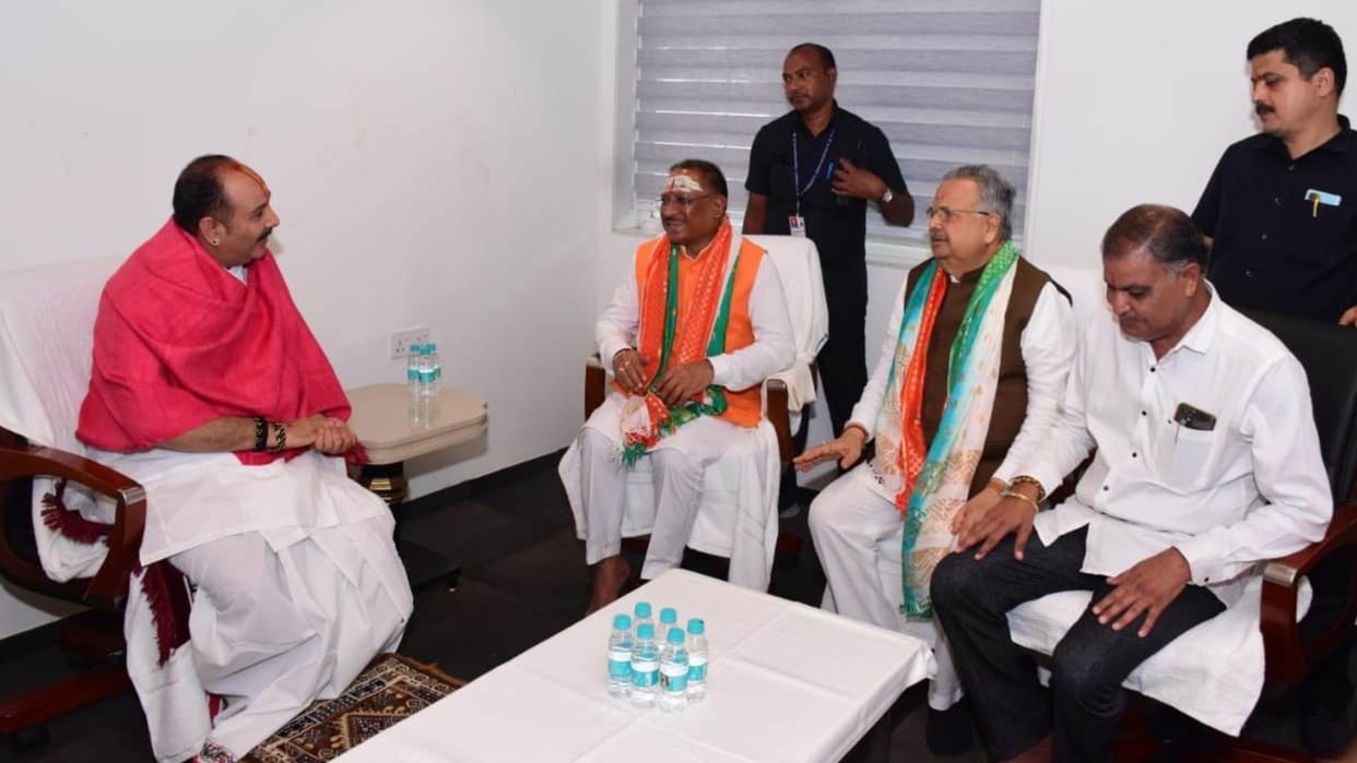 CG News: Chief Minister vishnudeo Sai and Speaker Raman met Pandit Pradeep Mishra