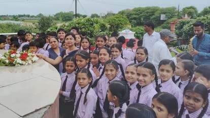 School Children pay tribute to late singer Kishore Kumar on his birth anniversary by singing his songs