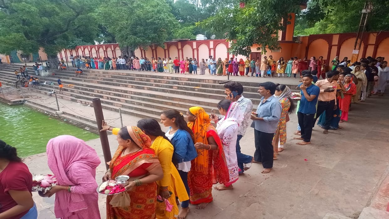 Devotees gathered to perform Jalabhishek in Nath temples of Bareilly
