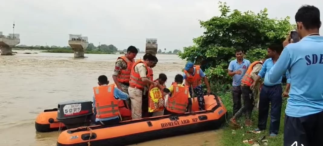 18 workers trapped in the construction of Sindh river bridge