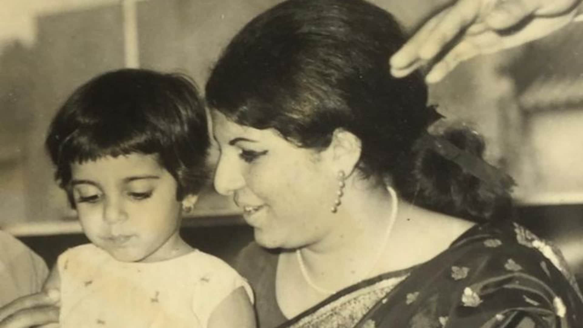 Farah Khan Pens Emotional Note for mother Menaka Irani Death says she is always a part of me