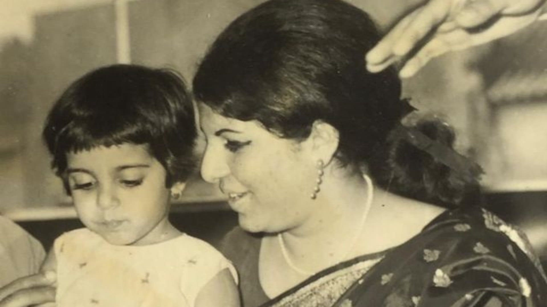 Farah Khan Pens Emotional Note for mother Menaka Irani Death says she is always a part of me