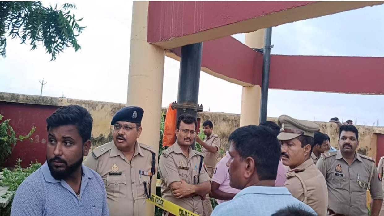 In Gorakhpur, two lovers tried to commit suicide, three died