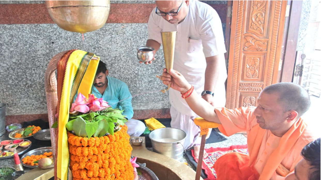 CM Yogi performed Rudrabhishek at Mansavor temple in Gorakhpur