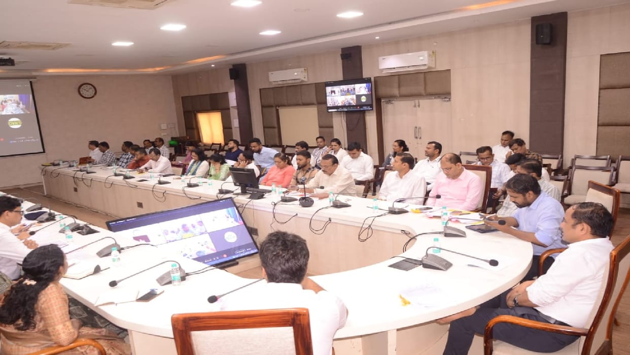 Officials will visit every village to find out the problems of the people in Raipur district