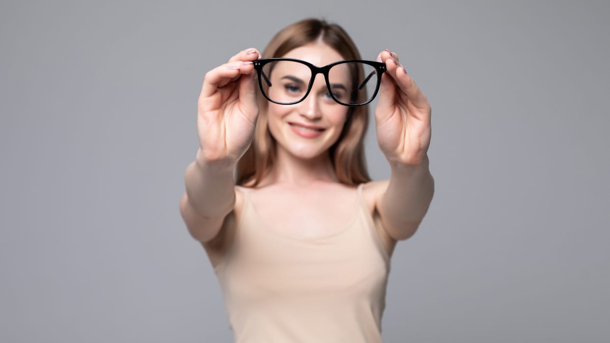 How to Select perfect Frame for your eyes tips to select the best eyeglass frames