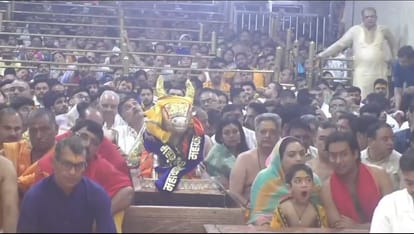 Mahakal Darshan: On the third Monday of Shravan, Baba Mahakal decorated with mawa and hemp