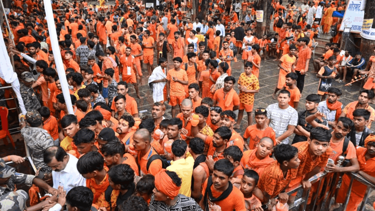 CM Sai reach Bhoramdeo temple Flowers showered on Shiva devotees also offered prayers see photos