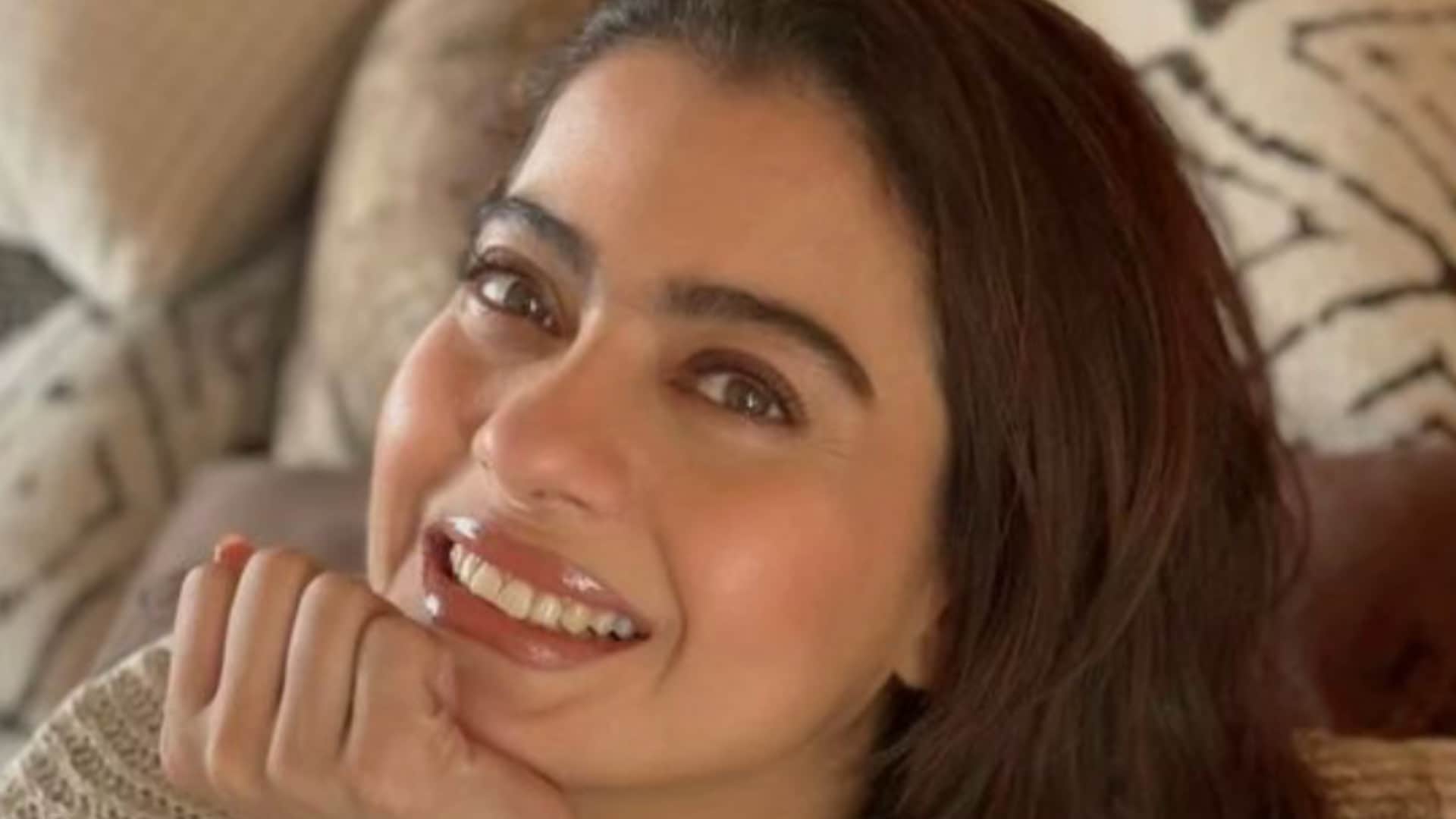 Kajol Devgan celebrating her 50th birthday with fans at outside of her house click here to see the pics