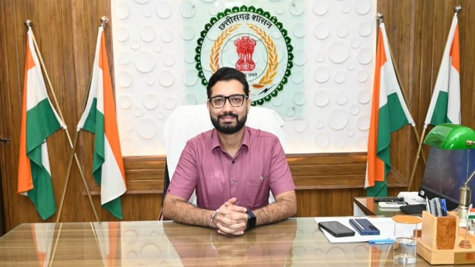 new collector of the district Vinay Kumar Langeh took charge in Mahasamund