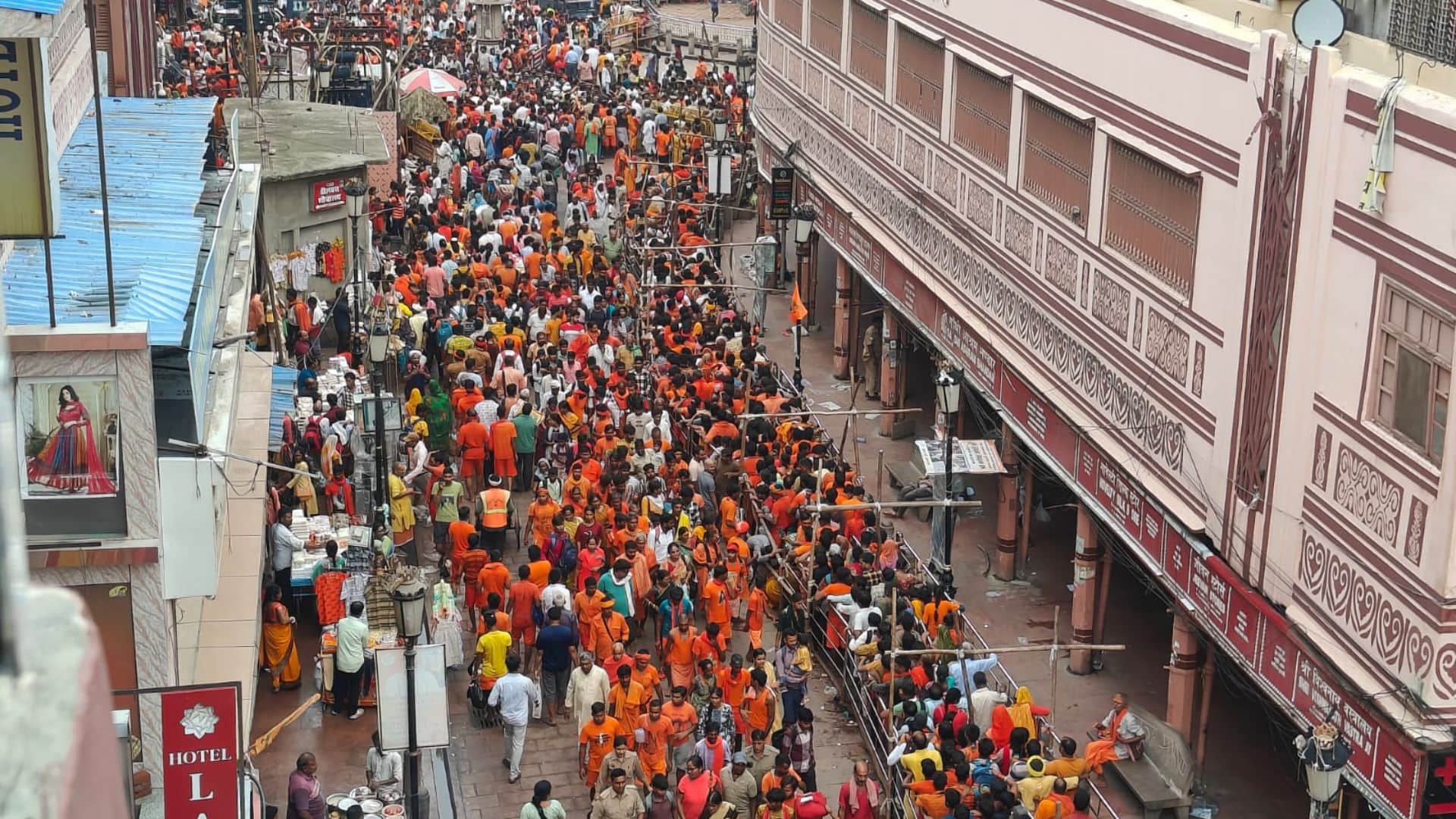 Sawan 2024 third Mondaycrowd of devotees gathered at Baba Vishwanath Dham
