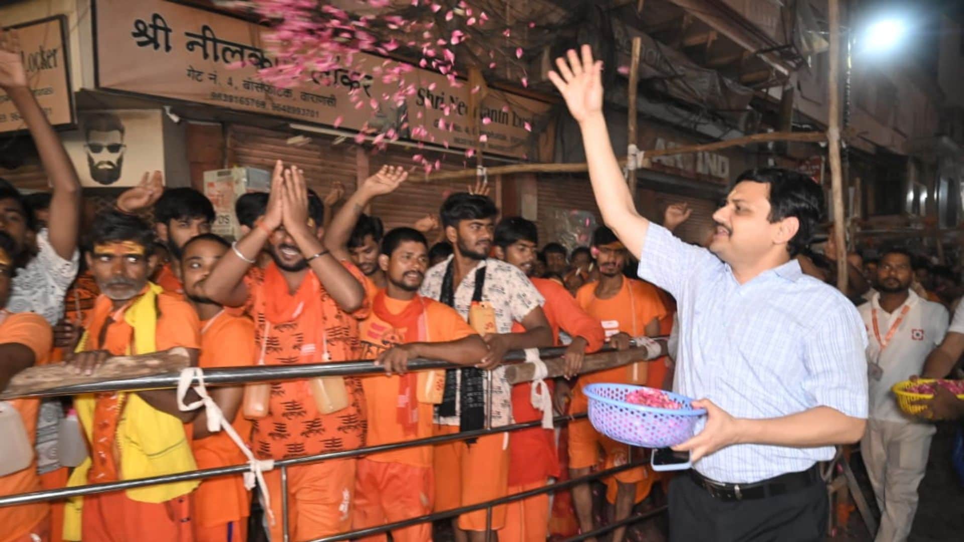 Sawan 2024 third Mondaycrowd of devotees gathered at Baba Vishwanath Dham