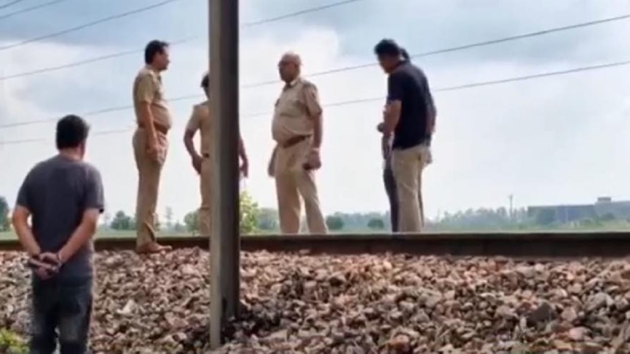 body of naked girl was found on railway line in Karnal; her leg was cut off and rope was tied around her neck
