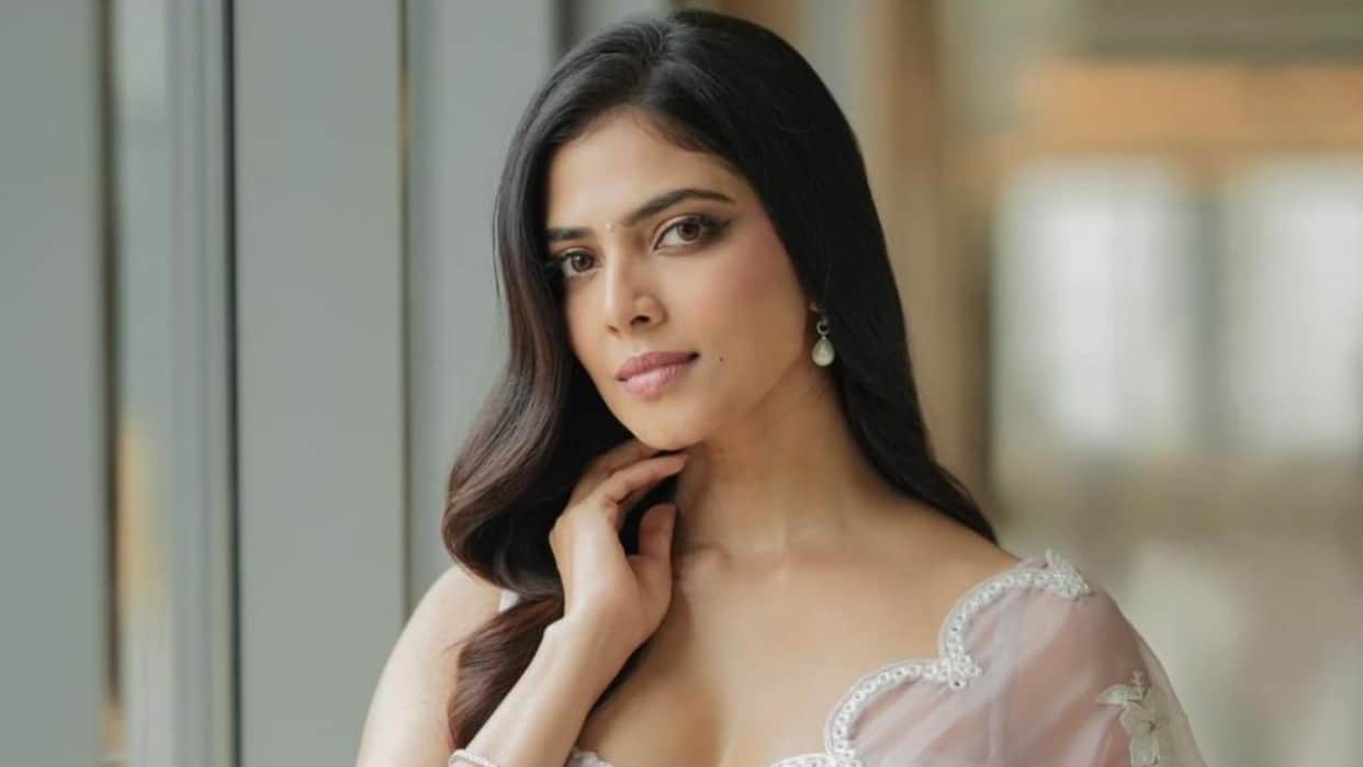 Yudhra Actress Malavika Mohanan Profile Know Unknown Facts about Actress love life and Career Struggles