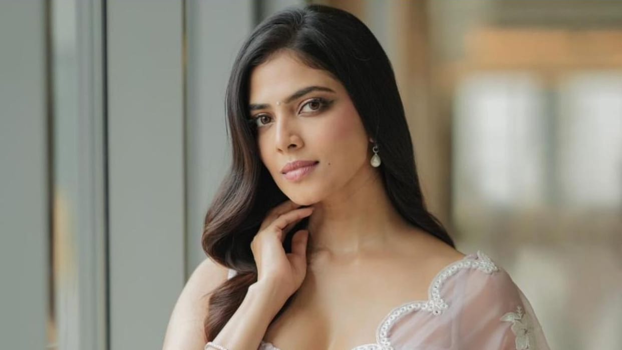 Yudhra Actress Malavika Mohanan Profile Know Unknown Facts about Actress love life and Career Struggles