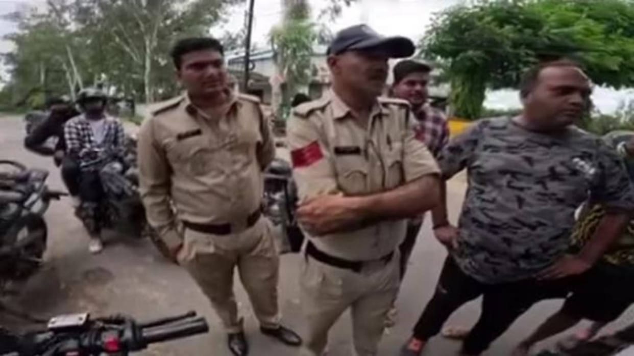 Shahdol Heavy riders tweeted on attitude of khaki SP re-tweeted two policemen suspended for misbehavior